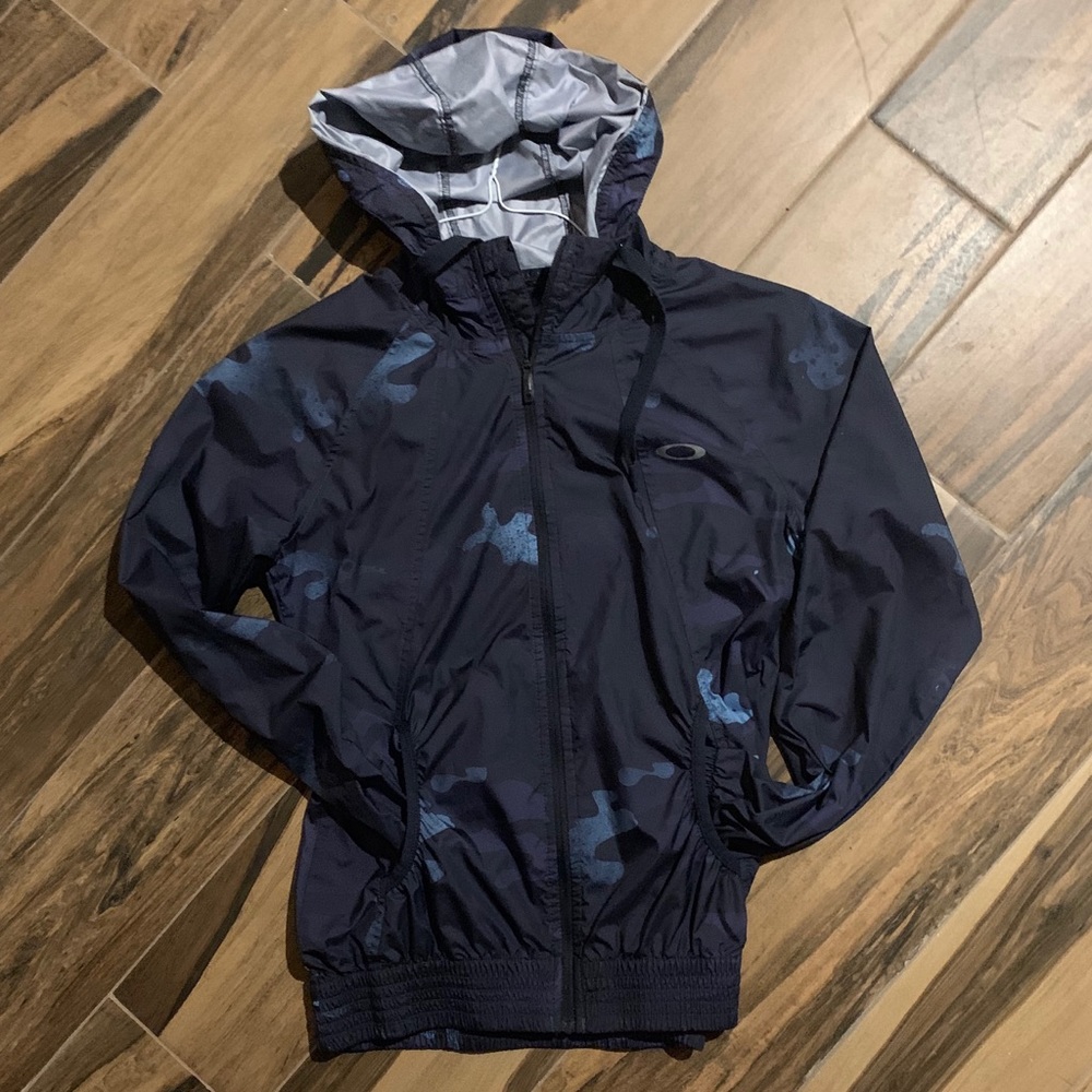 OAKLEY NAVY CAMO WINDBREAKER